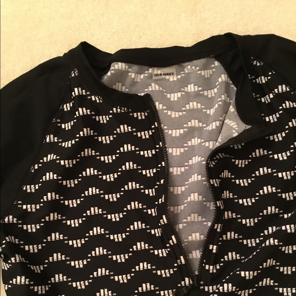 Rash guard - Picture 6 of 6